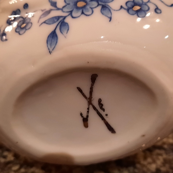 Delftware Style Swan Vase - Picture 7 of 7